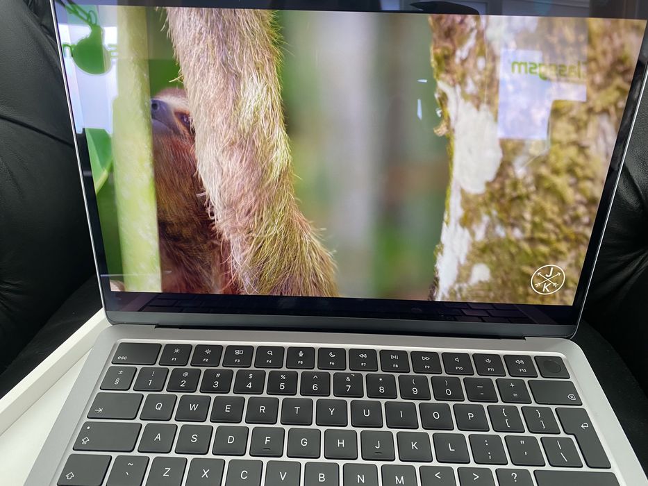 MacBook Air M2 13.6-inch/ 256 Gb / Silver / Cod produs: 9X4T