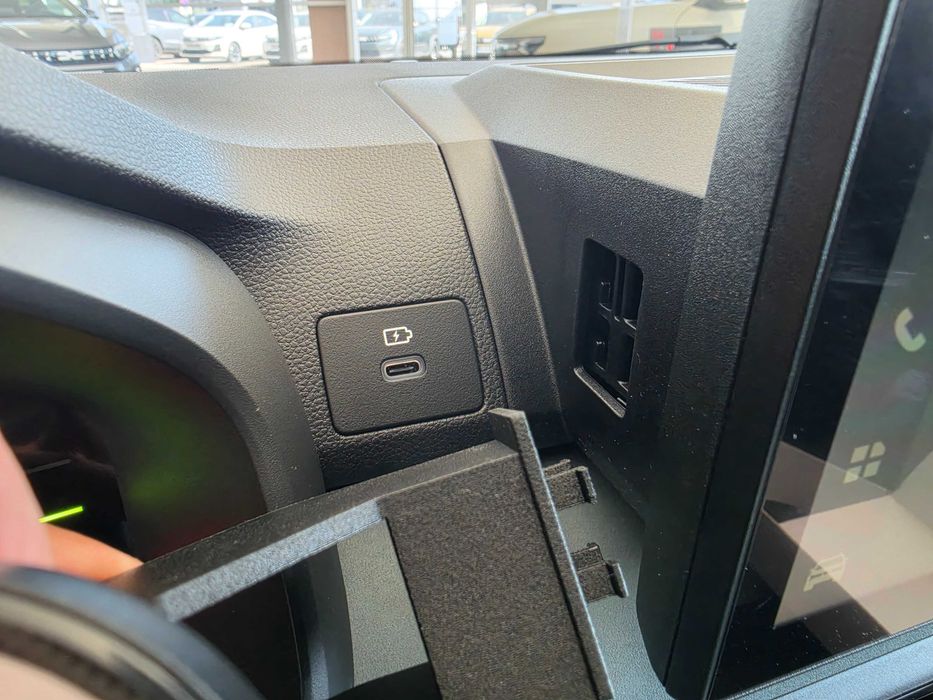 Suport Auto Telefon MagSafe pentru Dacia Logan / Stepway / Sandero - Adaptor ZEG3D