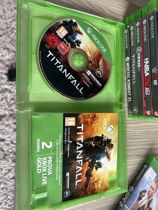 Vand sau schimb jocuri xbox