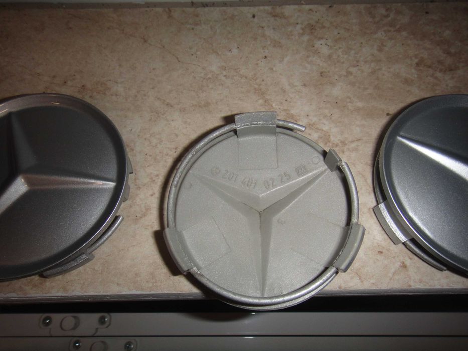 4 броя оригинални капачки за Мерцедес и Джанта W 126