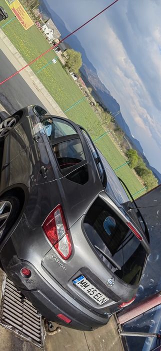 Nissan qashqai anul 2012..
