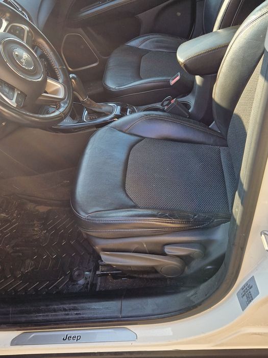 Vând JEEP Compass 4x4