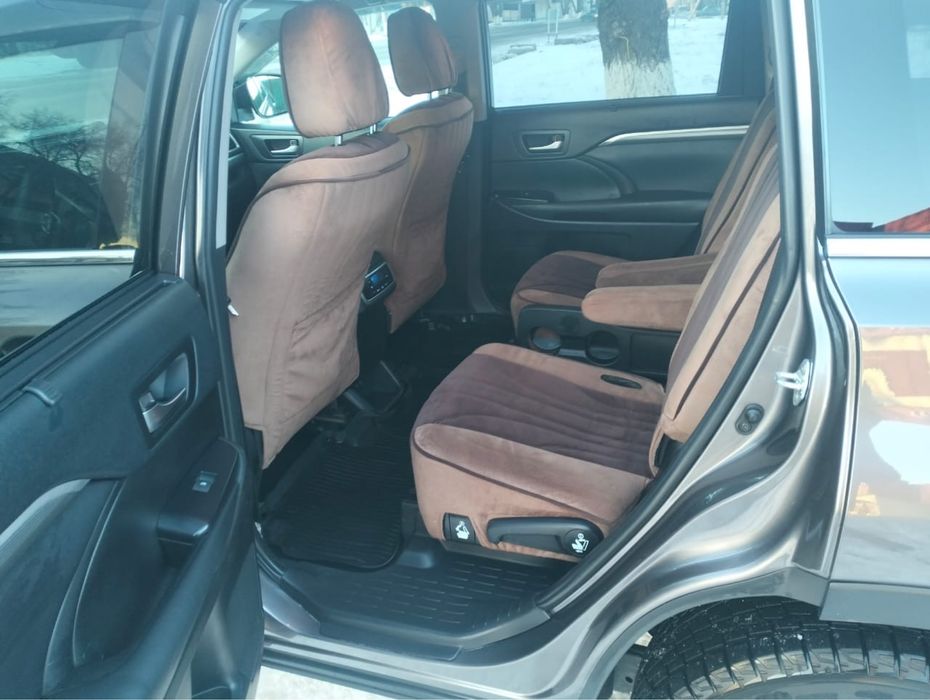 Продам TOYOTA HIGHLANDER 2018 года 3,5