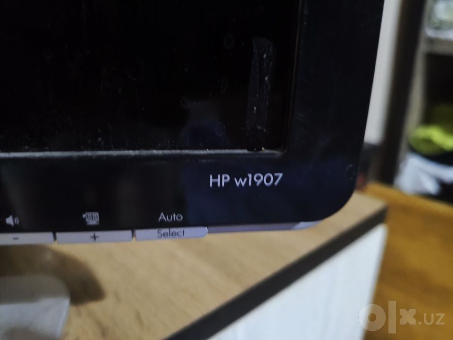 Два монитор HP и LG оба 19 дюймов рабочие