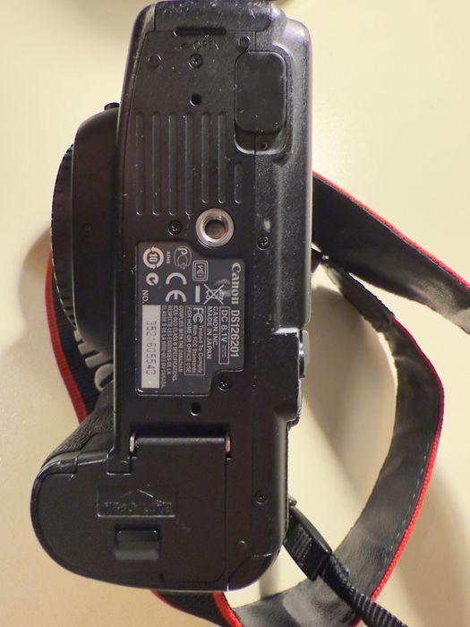 Canon 5D Mark II + батериен грип + 5 батерии, дистанционно и аксесоари