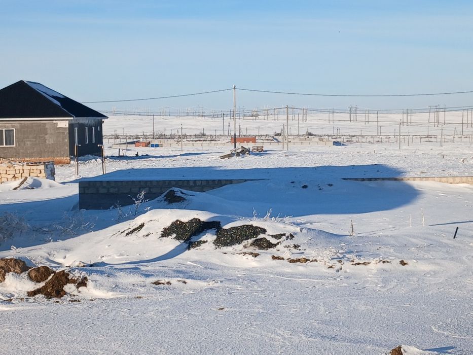 Продам землю с фундаментом.