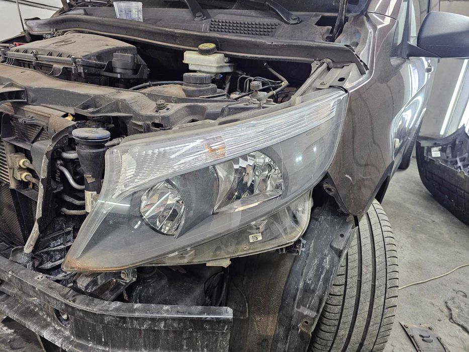 Фар за Mercedes Vito w447