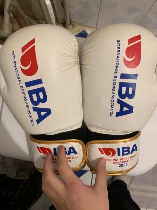 Продам перчатки для бокса оригенал