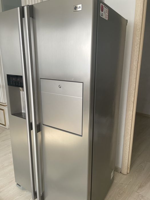 Двухдверный холодильник LG