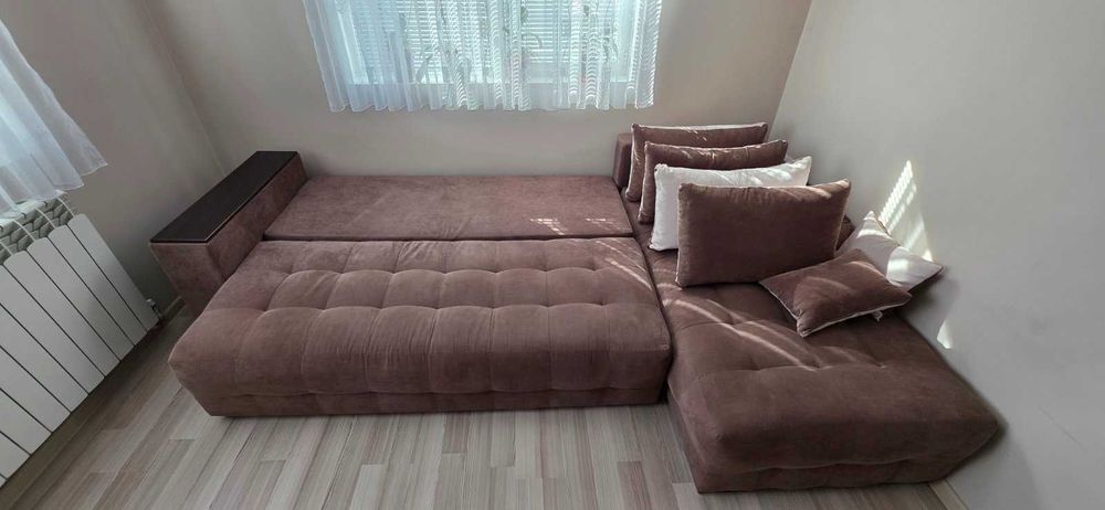 Продавам ъглов диван ползван съвсем малко . В отлично съатояние