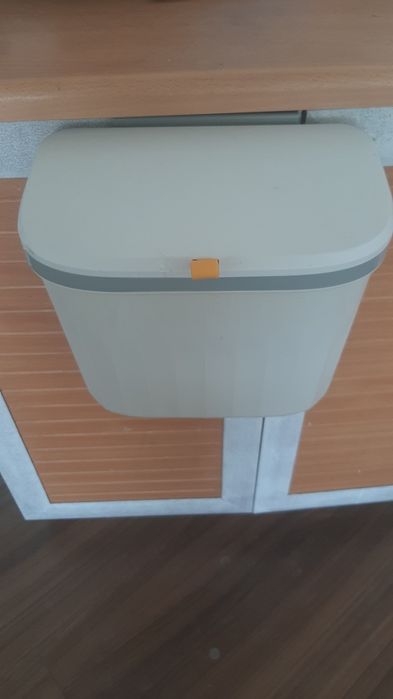 Кухонное мусорное ведро