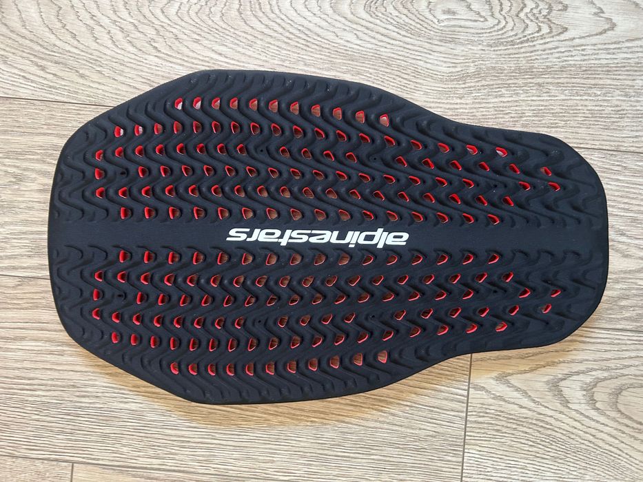 Мото яке Alpinestars Ast1 v3 air размер L + протектор за гръб Alpinestars nucleon plasma