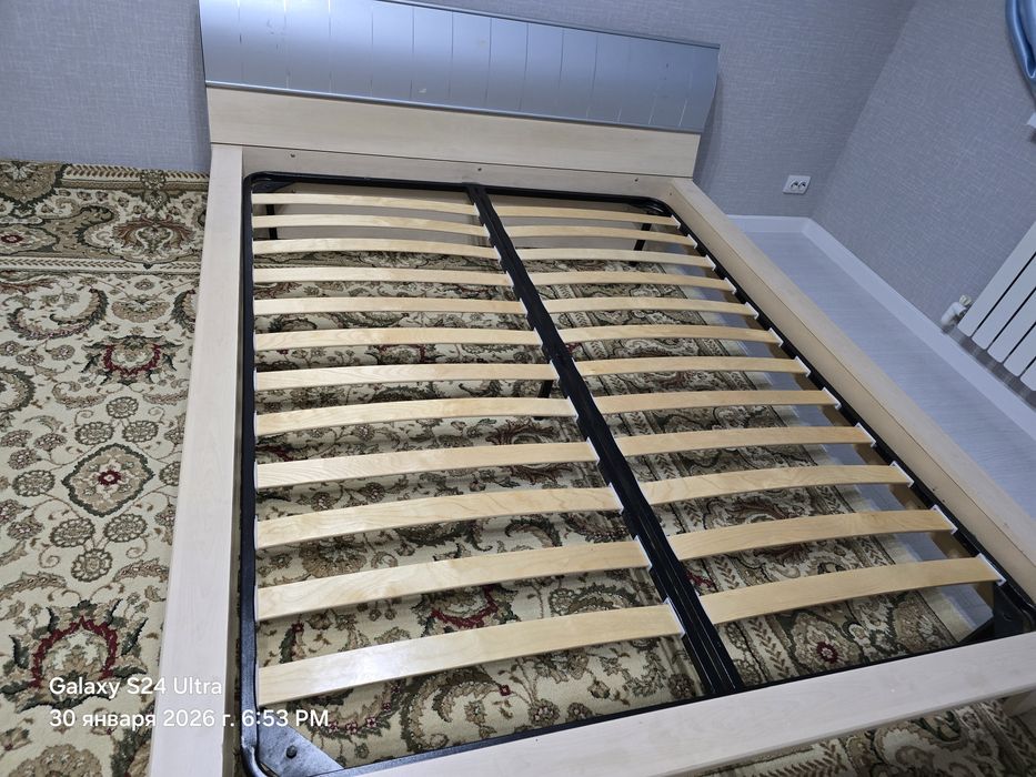 Отдам даром двуспальнюю кровать. Состояние как на фото. Самовывоз.