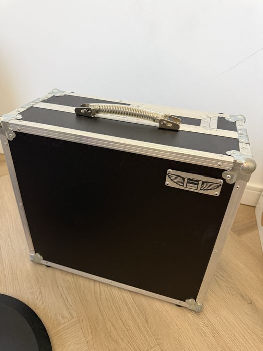 Set DJ Allen & Heath Xone 23C + Traktor X1 Mk2 + Custom flight case