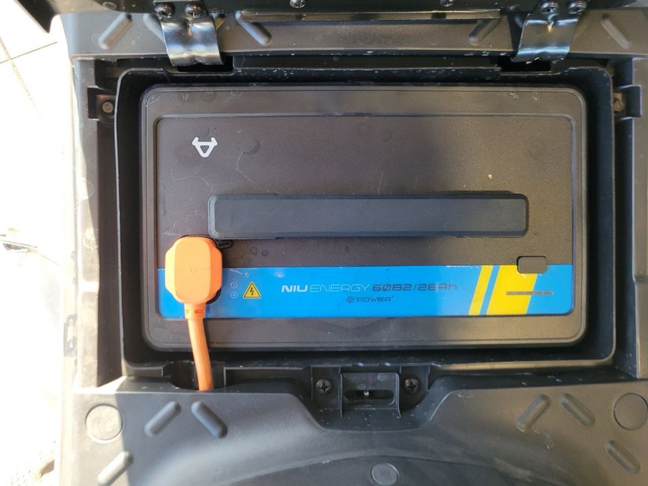 Електирчески скутер NIU