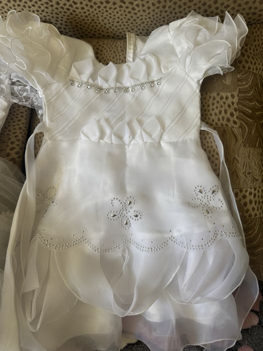 Нарядное белое платье 5-6 лет