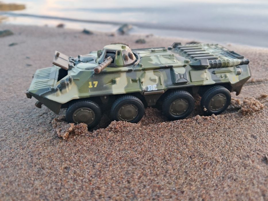 Военная игрушечная техника .