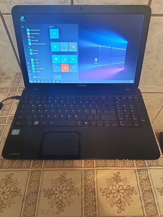 liptop Toshiba satellite pro i5