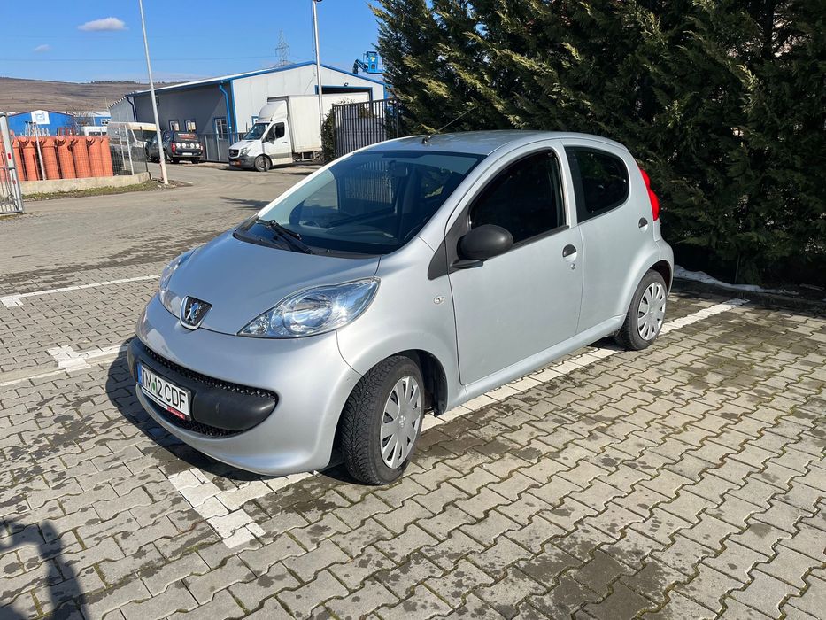 Vând Peugeot 107