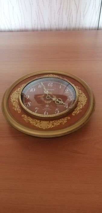 Продам часы "Янтарь" на стену