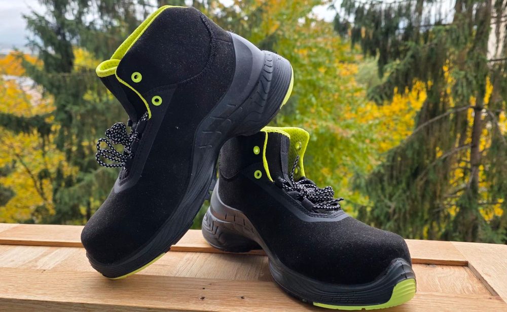 Vând ghete Uvex (noi)