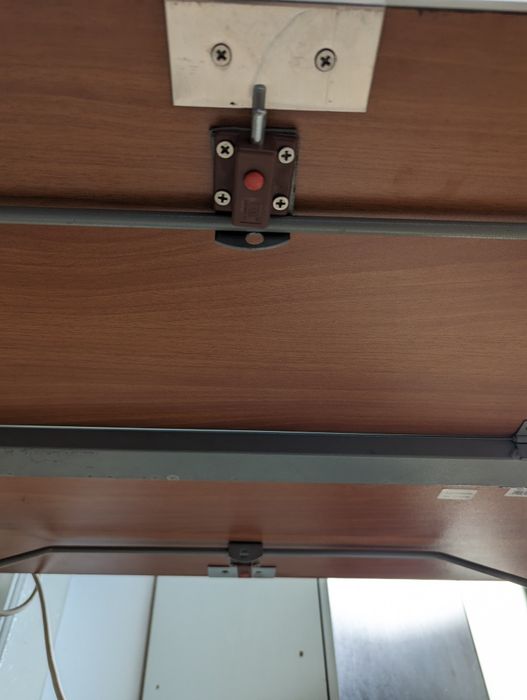 Vând posturi duble pentru  școală coafor