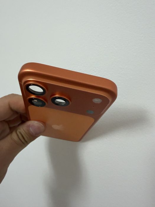 Carcasa iPhone 17 Pro Orange, originala, impecabila