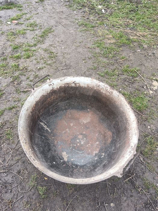 Vin ceaun fonta 60 l folosit dar în stare  bună