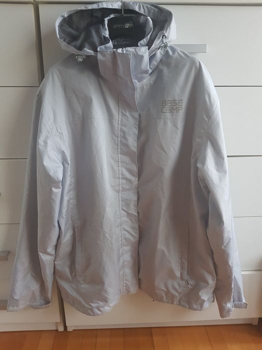 Продавам ветровка Basecamp