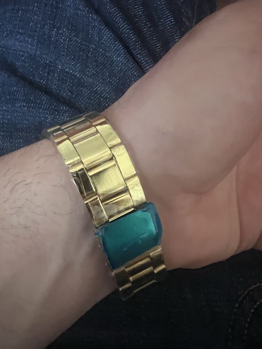 Ceas Ewwe nou cu eticheta