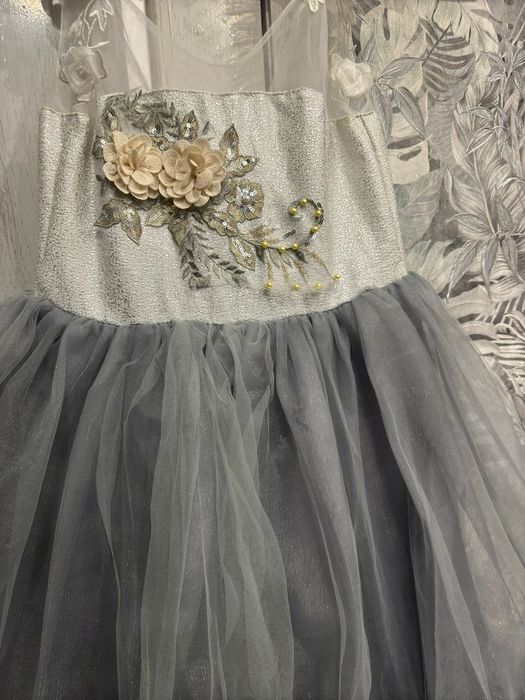 Нарядное платье на девочку