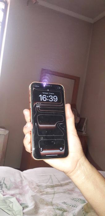 iPhone xr сотилади