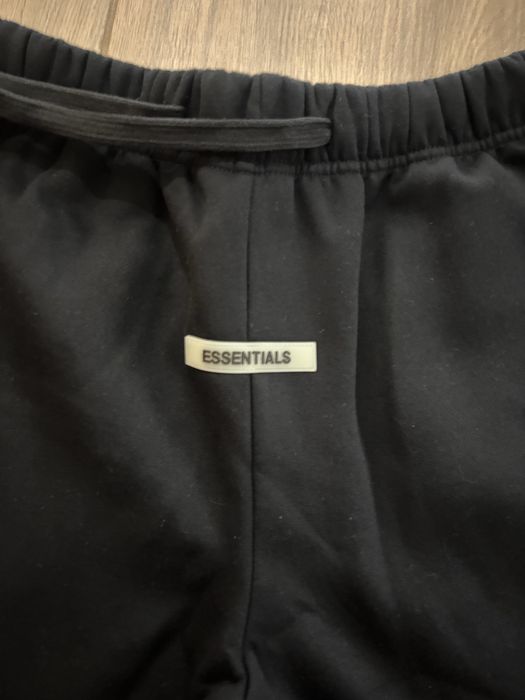 Pantaloni Essentials