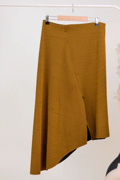 Дамска пола Mango,Zara,Sexy woman