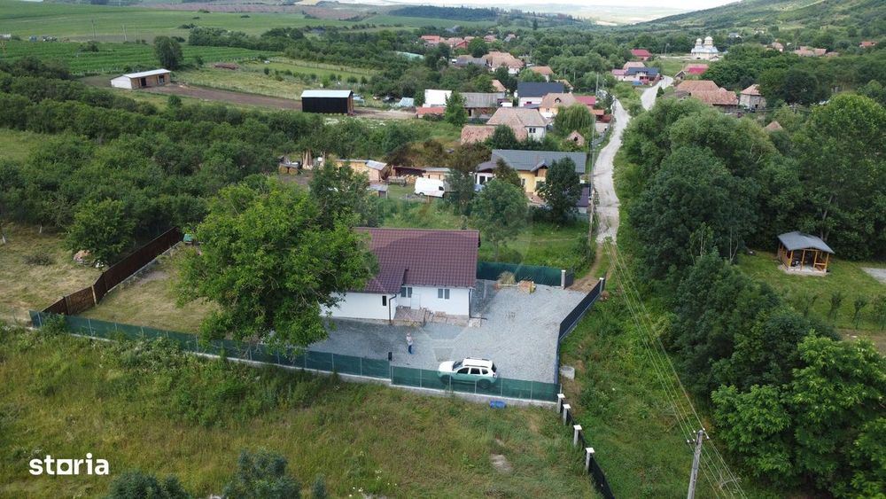 Casa finalizata recent, 2.800 mp teren Livada - Petresti de Jos