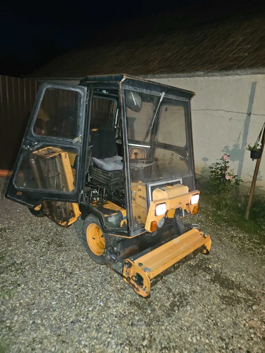 Vand sau dezmembrez tractor de gazon motor kubota