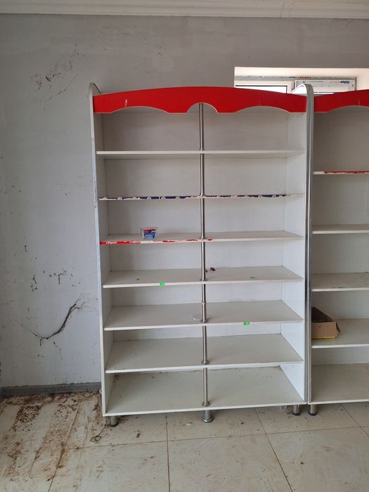 Стеллажи, витрины Сатылады