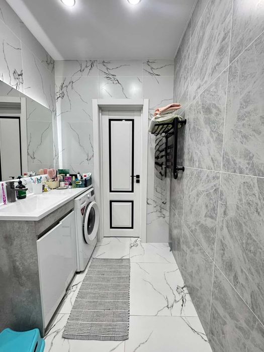 Продам евро 3-х ком., в Центре, район 8 школа