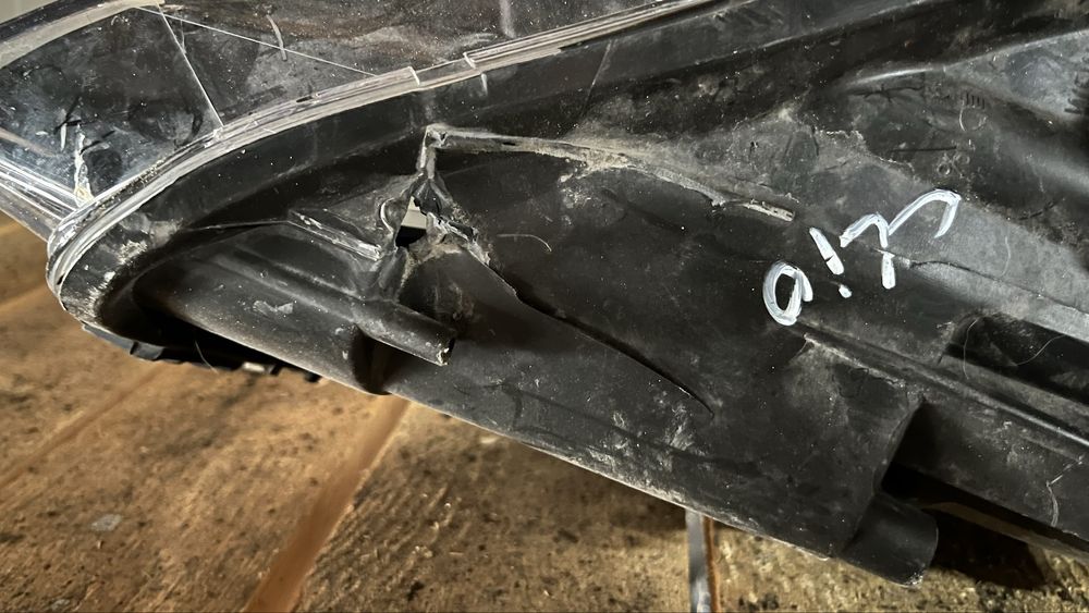 Десен фар Renault Clio 4