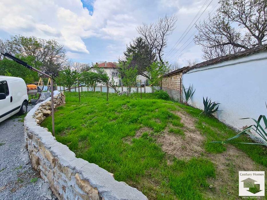 145297 Едноетажна къща с басейн в село Масларево