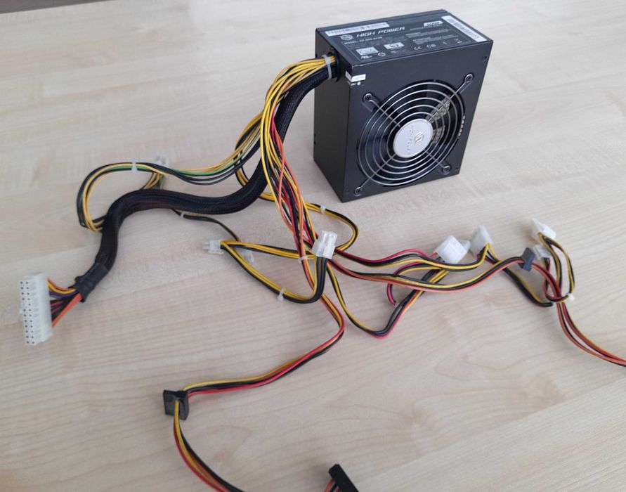 Sursa Sirtec - High Power HP-500-A12S 500W, 2 x PCI-Express, PFC Active  70 lei