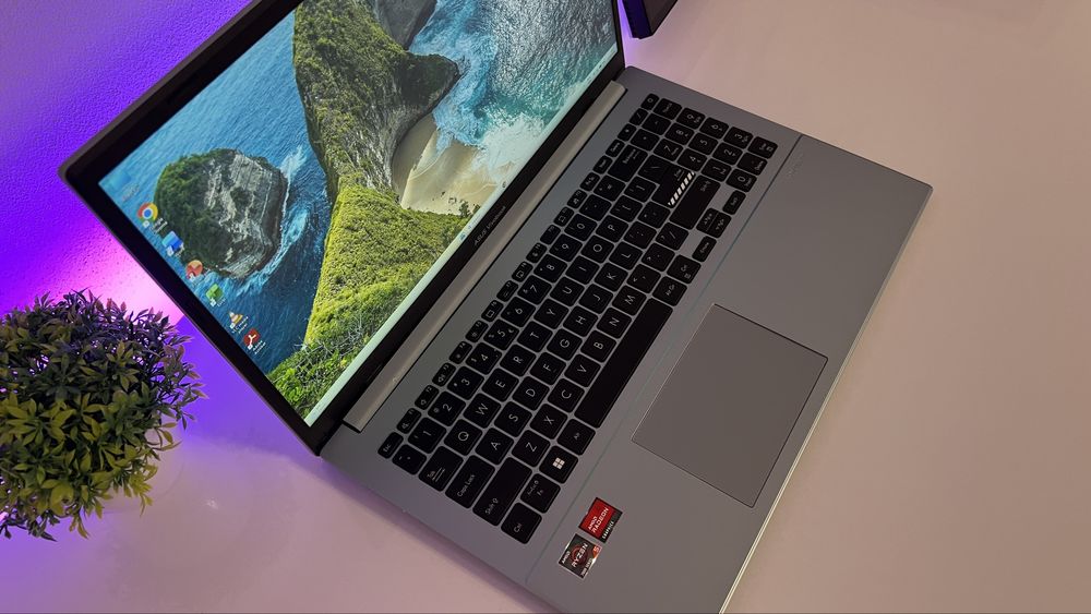 Laptop Asus Vivobook GO 15 AMD Ryzen 5 7520U 4,3 GHZ  15,6 INCH
