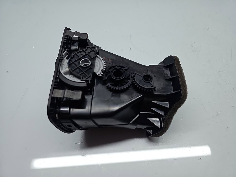 Grila aerisire stanga Volkswagen Golf 6 (5K1) [Fabr 2009-2013] 5K0819