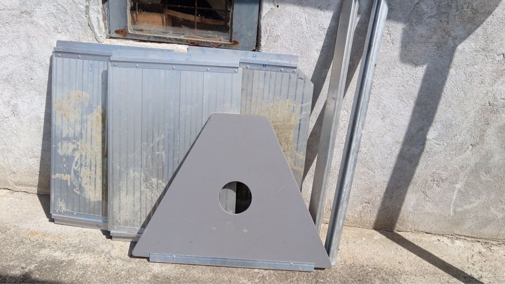 Лодка с твърдо алуминиево дъно