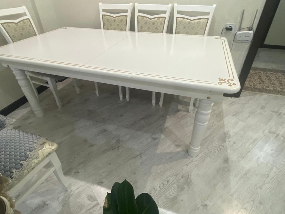 Продается стол обеденнвй