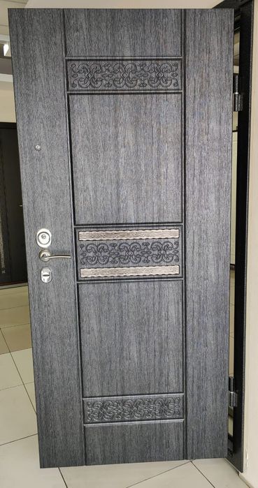 Входные, стальные двери.