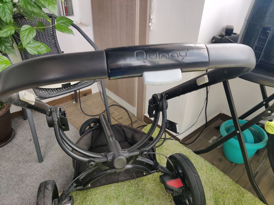 Продавам бебешка количка Quinny Moodd