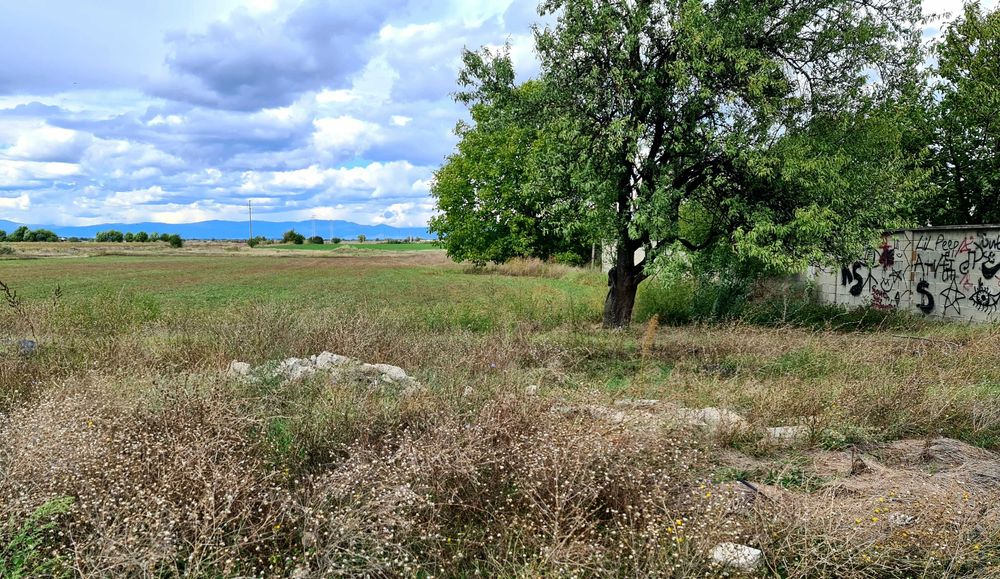 Продавам парцел 2086 м2 с УПИ !