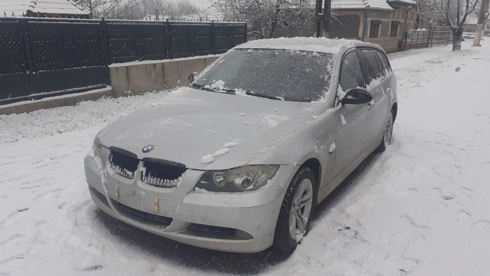 Dezmembrez Piese Bmw 320 E90 E91 din 2007