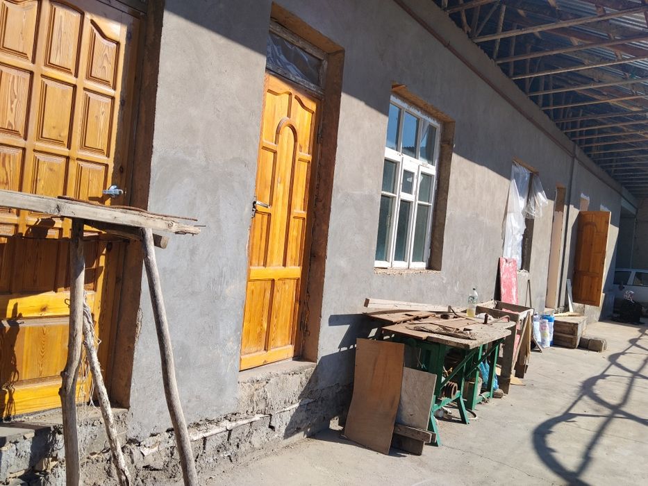 SEX va sklad uchun 3ta kotta kotta xonalar